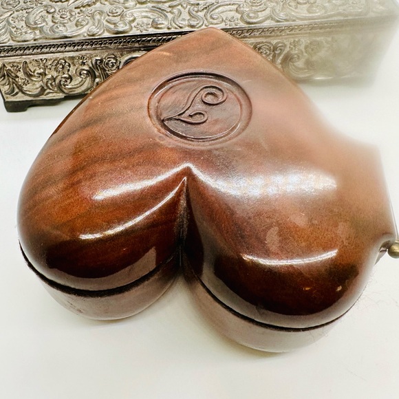 Vintage Wood Heart Box Initial T - Picture 4 of 17